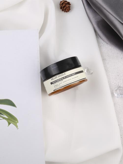 一、男士肌膚的特點